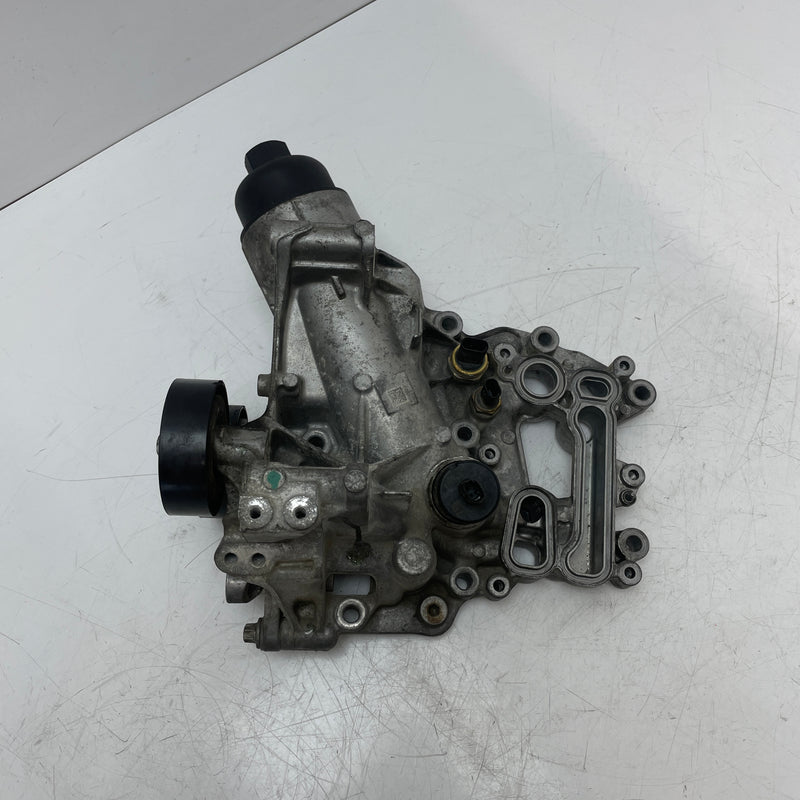2020 / Mercedes E Class / Oil Filter Housing / 72438731
