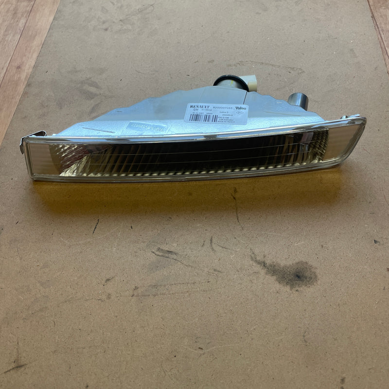 Opel / Vivaro B / 1.9 Diesel / Front Left Headlight / 8200007033