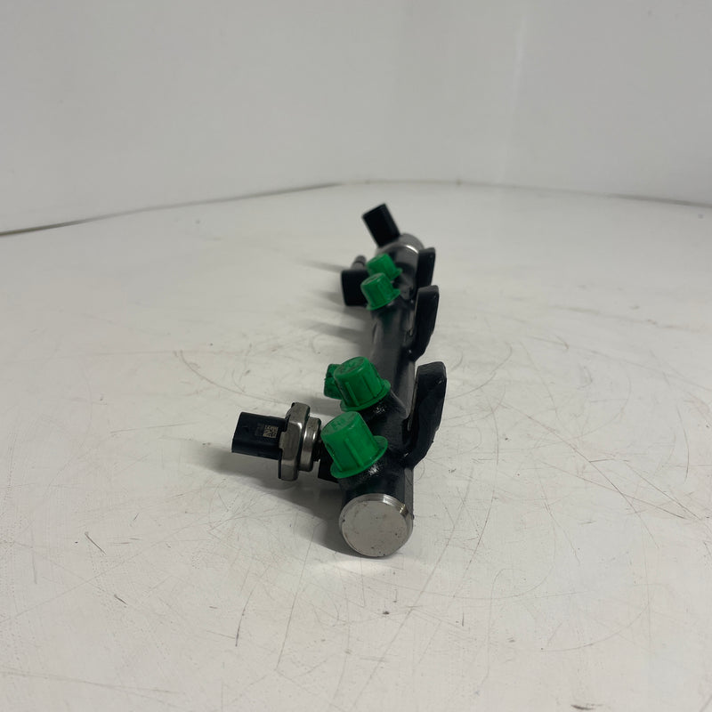 Nissan / Navara / 2.3L Diesel / Fuel Rail / 175211218R