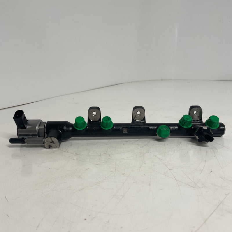Nissan / Navara / 2.3L Diesel / Fuel Rail / 175211218R