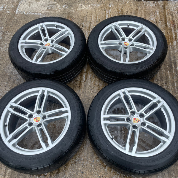 2017 / Porsche Macan / GENIUEINE 19" RIMS AND WHEELS