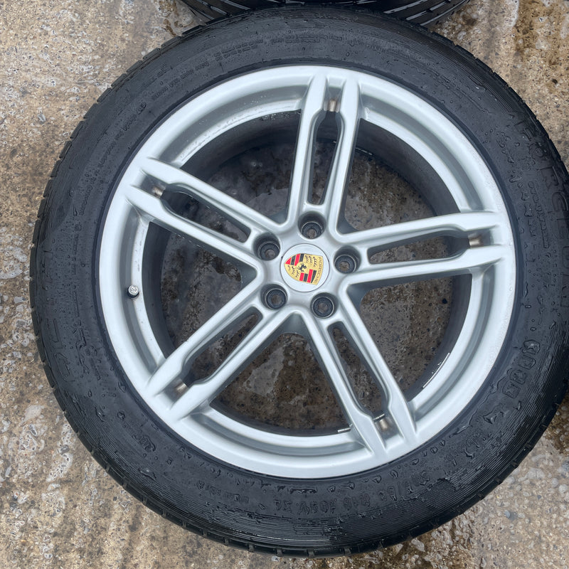 2017 / Porsche Macan / GENIUEINE 19" RIMS AND WHEELS