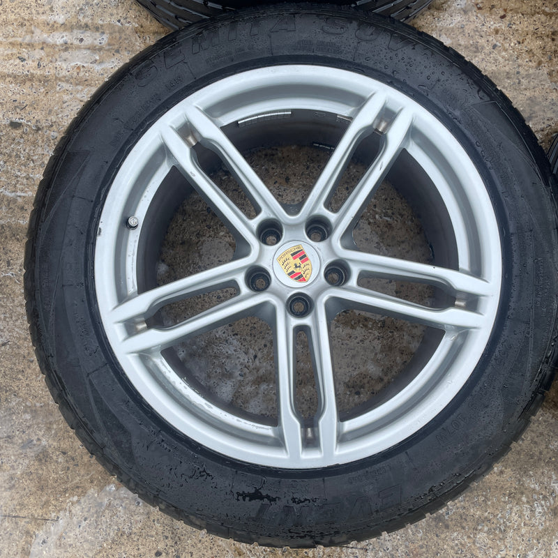 2017 / Porsche Macan / GENIUEINE 19" RIMS AND WHEELS