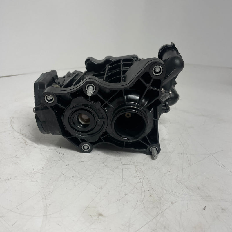 BMW / 2.0L Petrol / Thermostat Housing / 8642560