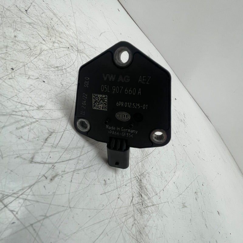 Audi / A4 A5 / Oil Level Sensor / 05L907660A
