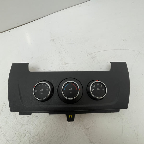 Renault / Opel / Vauxhall / A/C and Heating Control Panel Switch / 275106521R