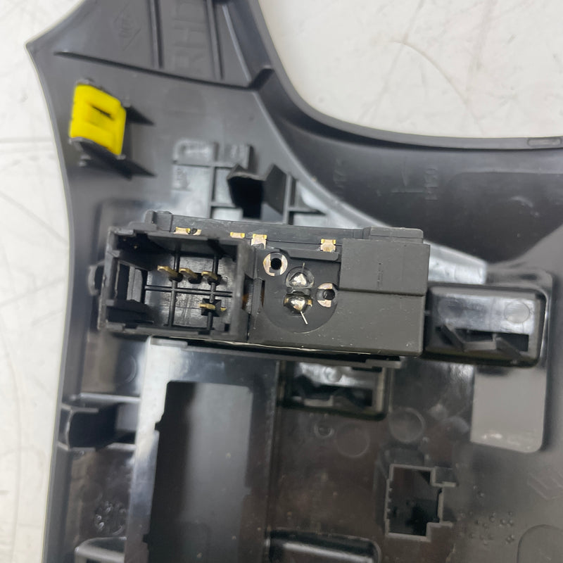 Vauxhall / Movano / Renault / Master III / Headlight Adjustment Switch / 682100879R