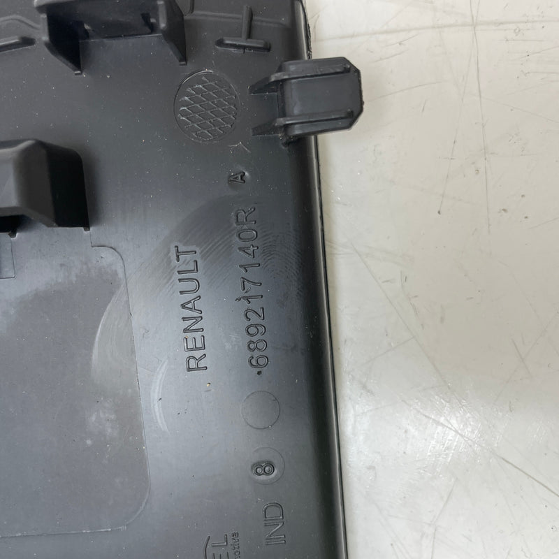 Renault / Master IV / Furgon / Trim Moulding Right Side / 2.3L Diesel / 689217140R