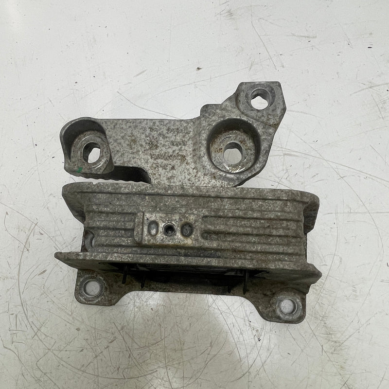 2010-On / Renault / Master MK3 / Engine Mount Driver Side / 2.3L Diesel / 112108180R