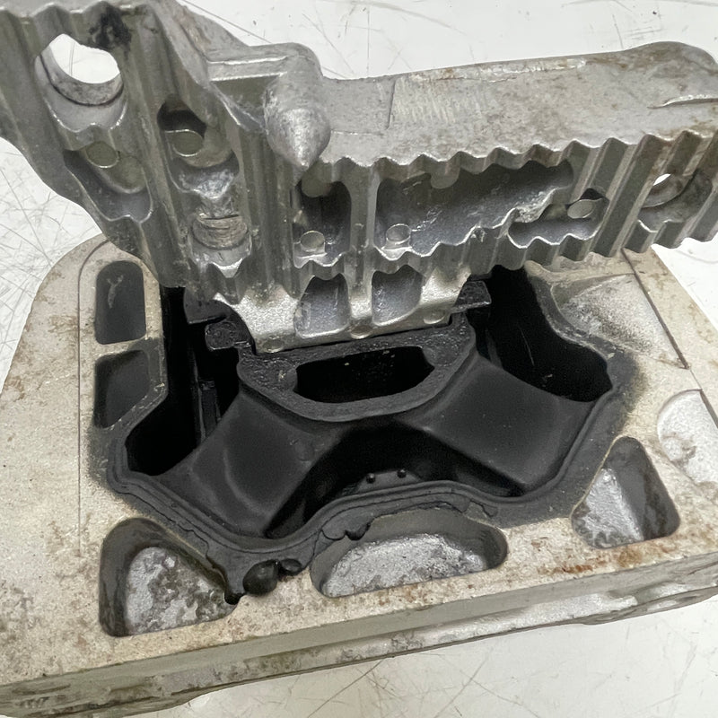 2010-On / Renault / Master MK3 / Engine Mount Driver Side / 2.3L Diesel / 112108180R