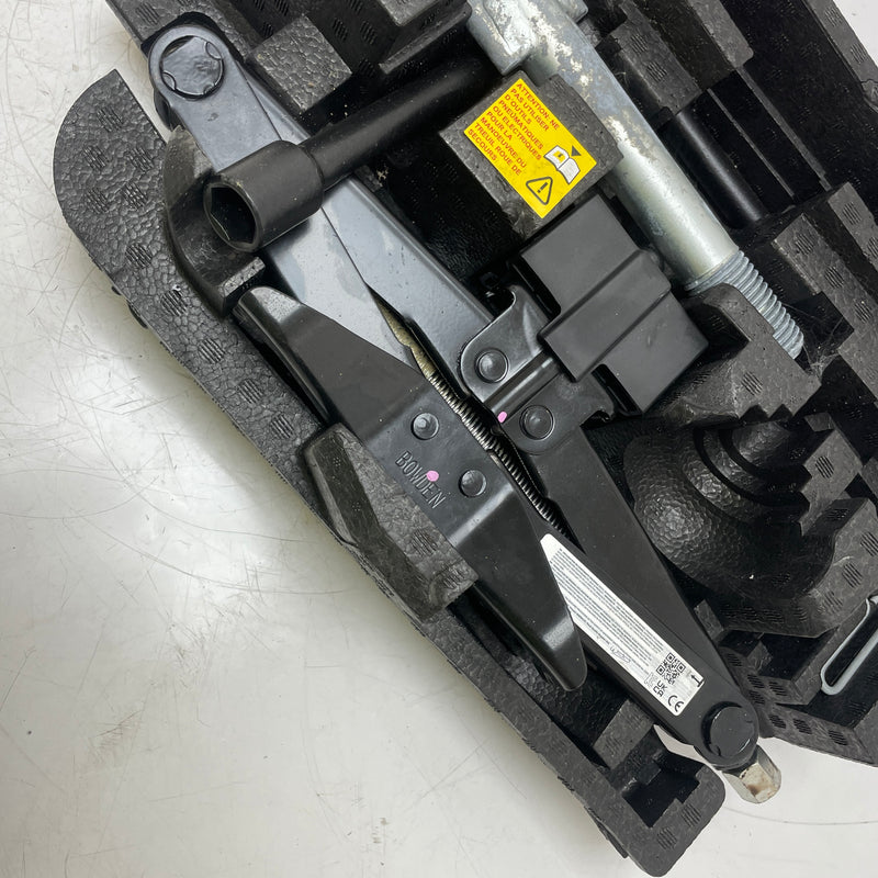 2023 / Renault / Master MK3 / Movano B / Jack Tool Kit / 995016340R