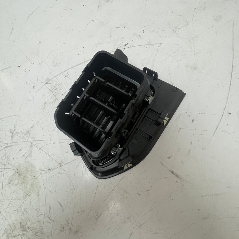 Renault / Master MKIII / MKIV / Centre Right Air Nozzle Air Vent Grille / 682608914R