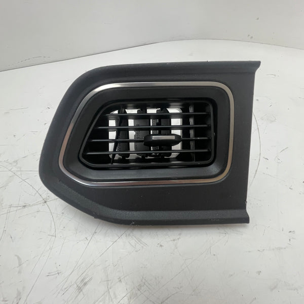 Renault / Master MKIII / MKIV / Centre Left Air Nozzle Air Vent Grille / 682608971R