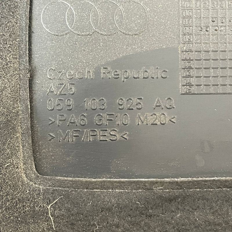 2007-2012 / Audi A5 8T / 3.0L Diesel / Engine Cover Top Panel / 059103925AQ