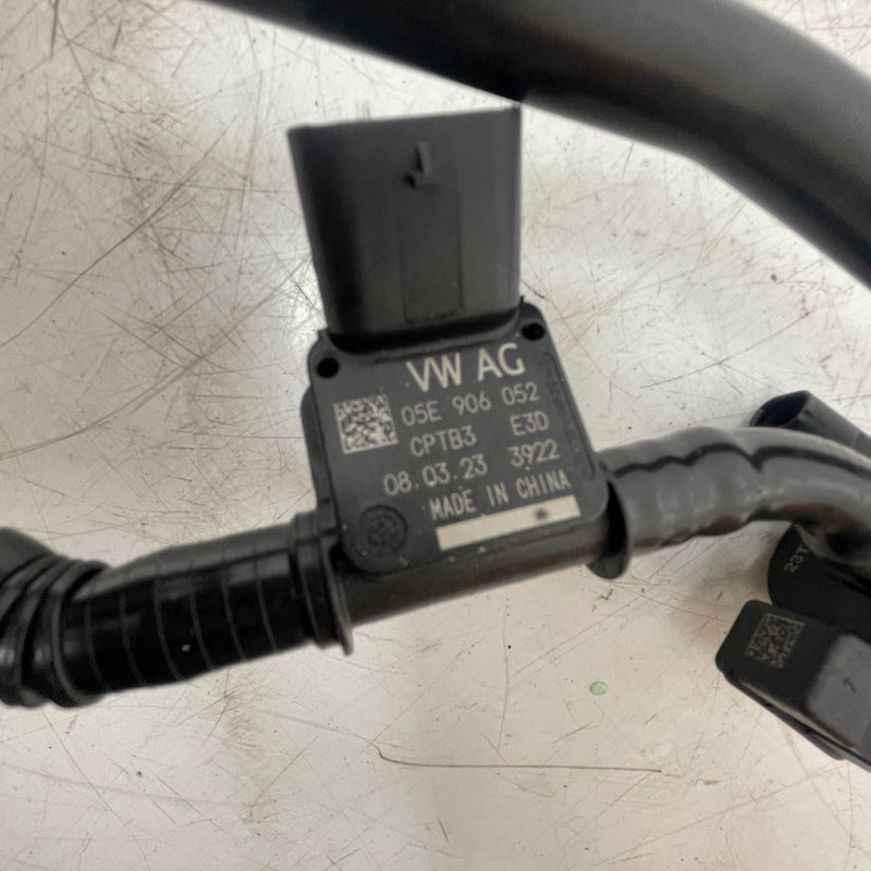 2024 / Volkswagen / Tiguan / Allspace / 1.5L Petrol / Fuel Line Pipe / 04E133277A