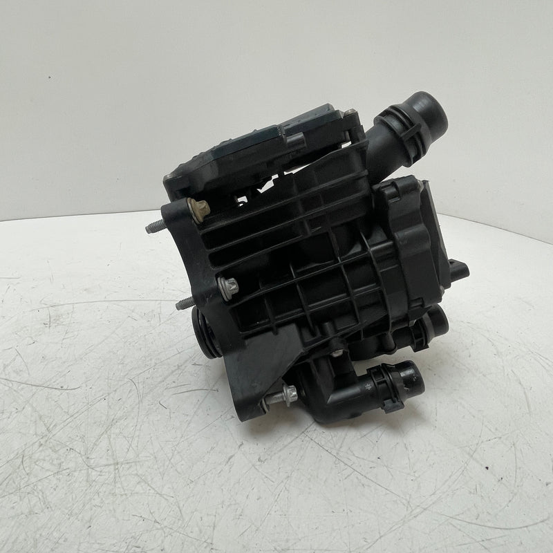 BMW / 2.0L Petrol / Thermostat Housing / 8642560-04 / 2012 - 2017