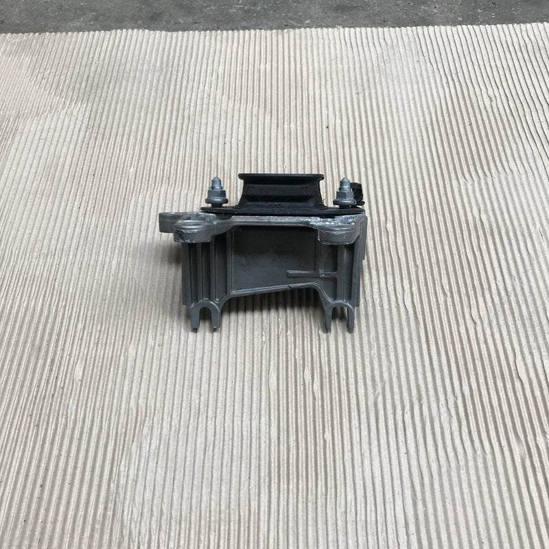 (Mint) RENAULT TRAFIC / Engine Bracket (FR LH) / 2.0L Diesel - 112228161R - Dragon Engines LTD