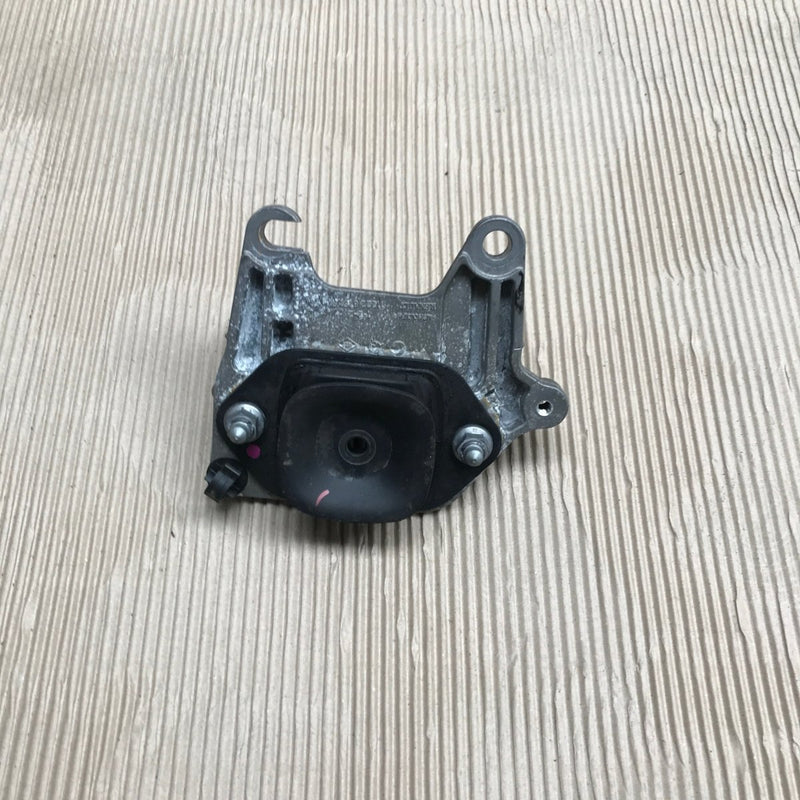 (Mint) RENAULT TRAFIC / Engine Bracket (FR LH) / 2.0L Diesel - 112228161R - Dragon Engines LTD