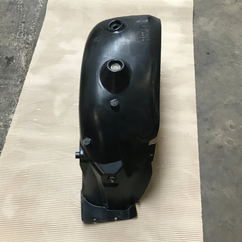 (Mint) RENAULT TRAFIC / Wheel Arch Liner (RR) / 2.0L Diesel - 767481698R - Dragon Engines LTD