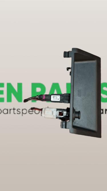 Skoda Fabia Mk3 (NJ) 2015 - 2023 USB socket connector 6V0857367D SAD22287 - Dragon Engines LTD