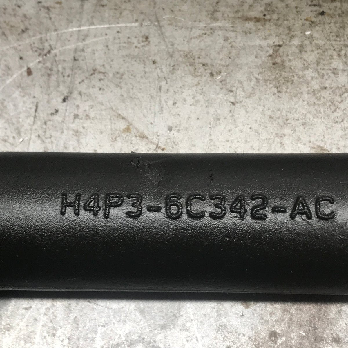 18 /Jaguar / Land Rover / 2.0L / Breather Pipe Hose / H4P3-6C342-AB