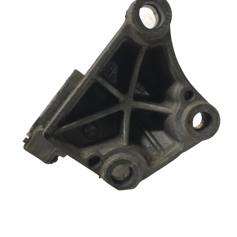 Renault / Driveshaft Centre Bearing Bracket / 2015-2021 2.3L Diesel 397748146R - Dragon Engines LTD