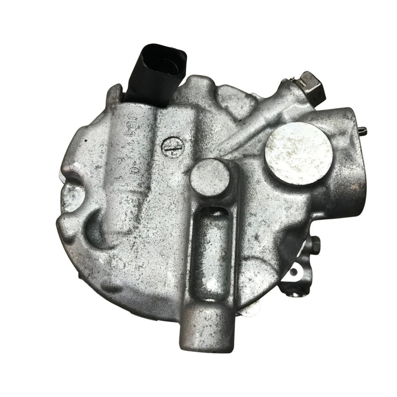 VW (Golf) / A/C Compressor / 2014 / 2.0L Diesel / 5Q0820803F - Dragon Engines LTD