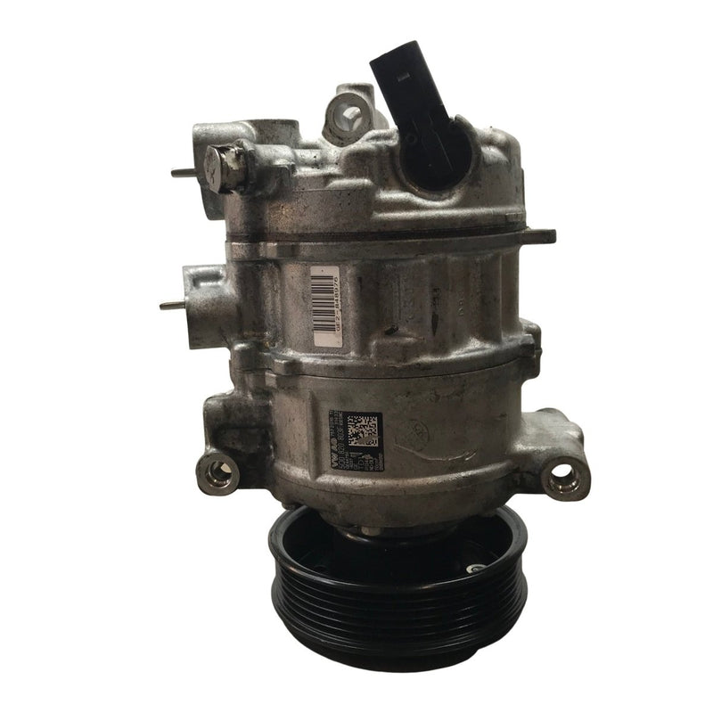 VW (Golf) / A/C Compressor / 2014 / 2.0L Diesel / 5Q0820803F - Dragon Engines LTD